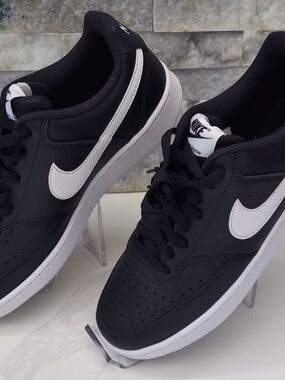 Nike Men's Black/White Low-Top Sneakers